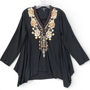 Andree by Unit Black Embroidered Boho Tunic Top Small Floral V-Neck Rayon
